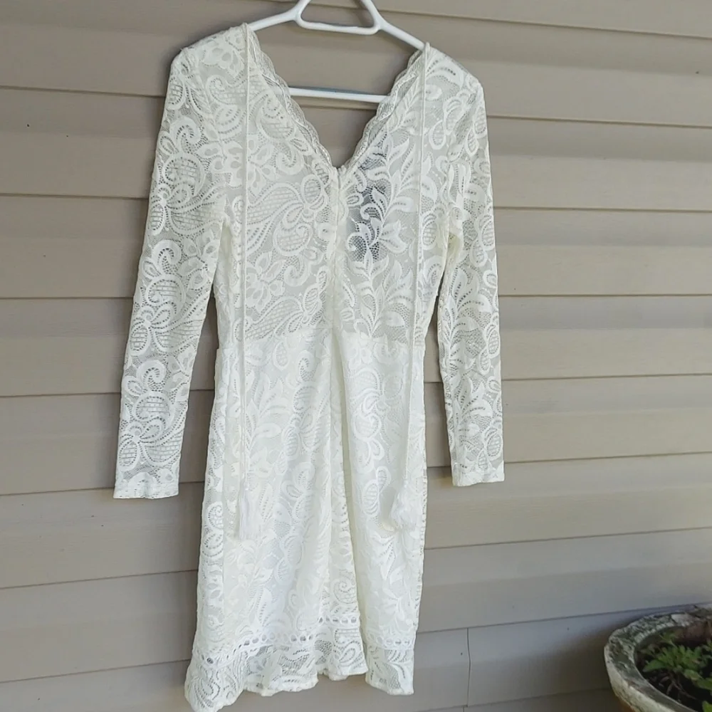 NWT Eilly Bazar Off White Tie Back Ruffle Hem Lace Dress